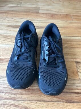 Brooks Adrenaline GTS23 Triple Black Sneakers